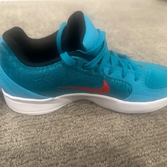 Men’s size 8 Nike shoes - Picture 3 of 6